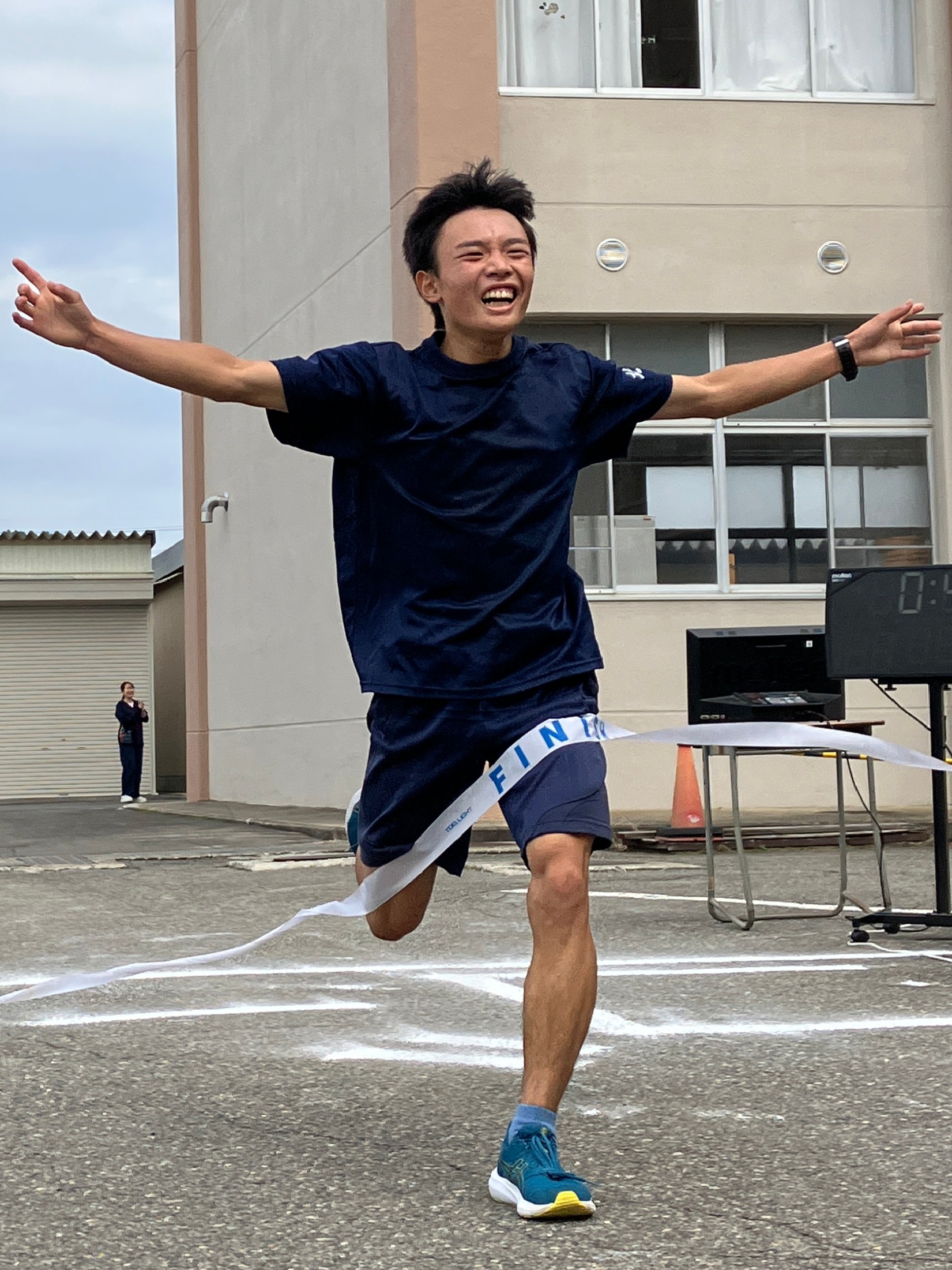 I・S
